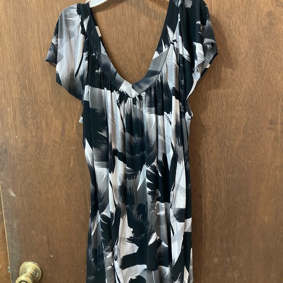 Apostrophe size 16W/18W.  Long black white and gray blouse - Picture 2 of 3